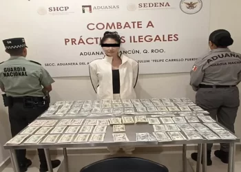 Detienen a extrajera con casi 90 mil dólares en el aeropuerto de Tulum