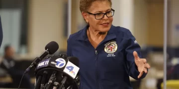 La alcaldesa de Los Ángeles declara el toque de queda ante la tensión por las redadas y protestas