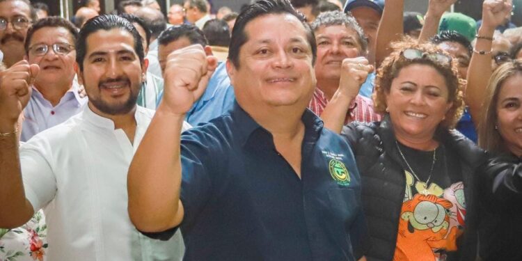 Regresa dirigente de taxistas en Cancún, a 8 meses de homicidio y detenciones en sindicato