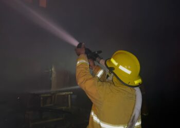 Cuerpo de Bomberos sofoca incendio en Villa sobre la carretera del Mar Caribe