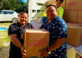 Gobierno de Isla Mujeres entrega despensas de Isleña de Corazón en el poblado de Francisco May